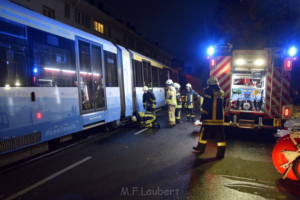 KVB Bahn Bremsen heissgelaufen Koeln Lindenthal Luxemburgerstr Neuenhoeferallee P06.JPG - Miklos Laubert